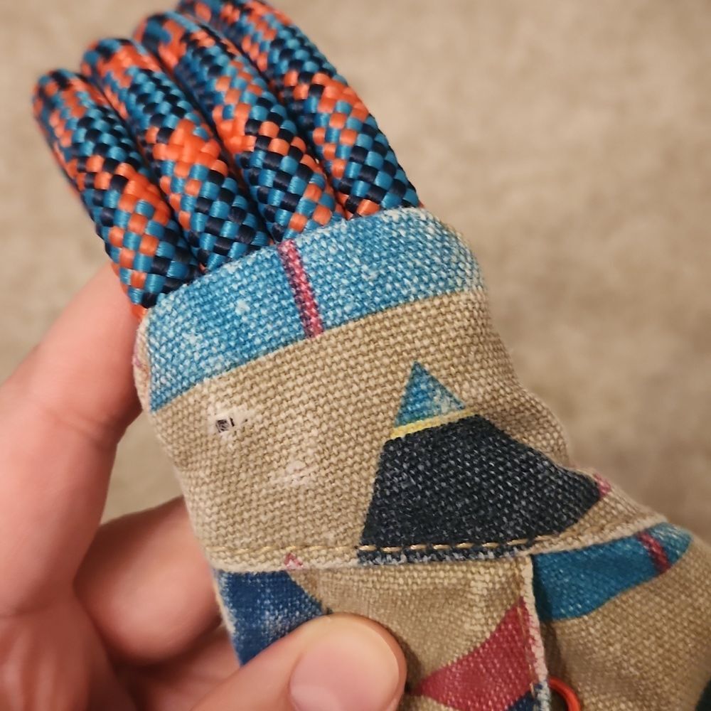 KAVU "Range" Patterned Sling Rope Bag - Picture 11 of 12